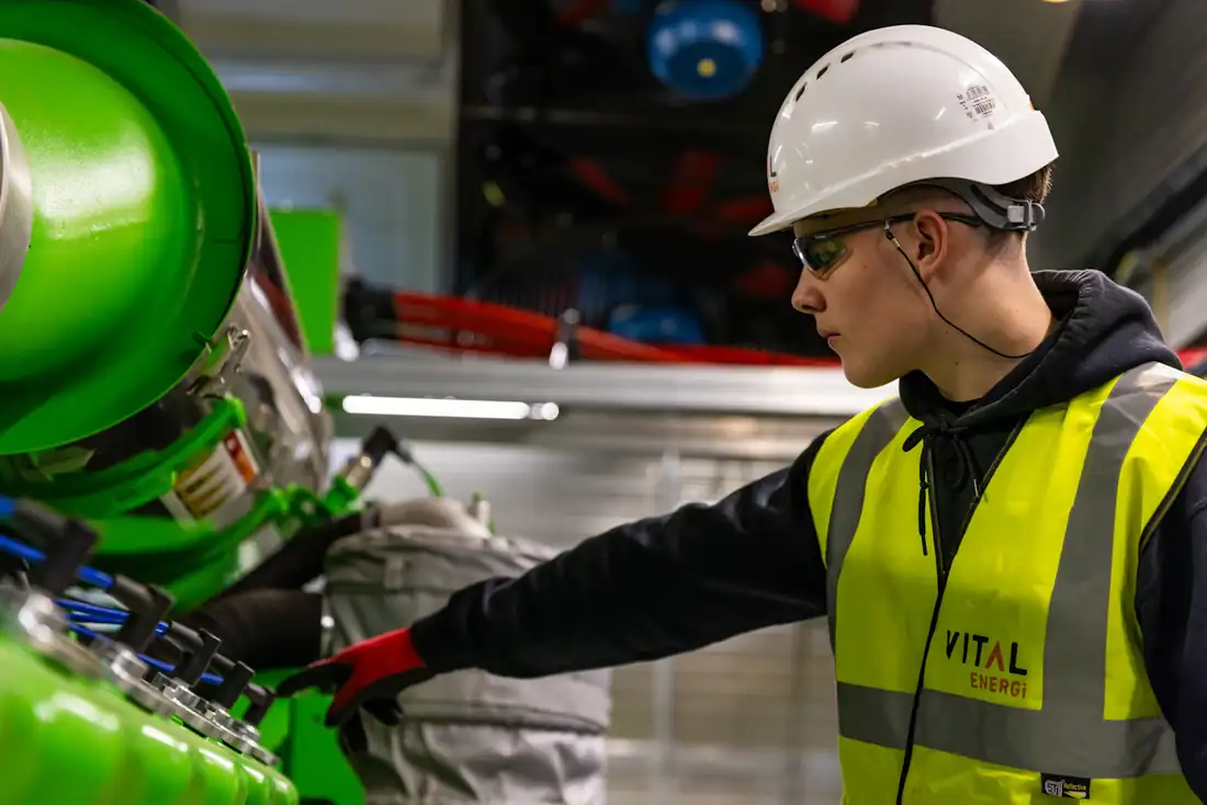 Field devices and alarm monitoring